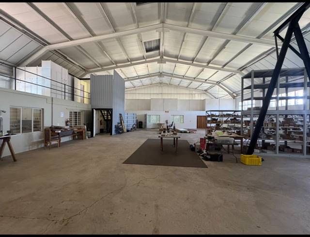 1,000M² WAREHOUSE FOR SALE IN RAND LEASE